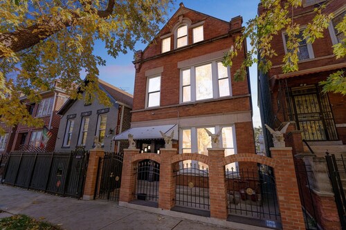Chic Chicago Retreat (2-Bedroom Home) by RedAwning