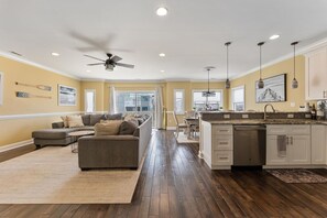 Smart TV, fireplace - Great Beach Condo Right Near the Boardwalk Awesome Rooftop Views of the Ocean (Wildwood)