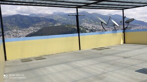 Property grounds - TOTY SUITE: Very quiet and familiar, with a panoramic view of the entire city (Quito)