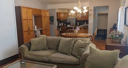 Cozy Pet Friendly Family Home- King Bed, Free Parking, Full Laundry and Wi-Fi