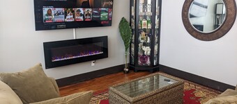 Cozy Pet Friendly Family Home- King Bed, Free Parking, Full Laundry and Wi-Fi