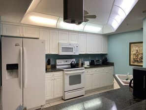 Private kitchen - New Smyrna Beach Fabulous condominium getaway! (New Smyrna Beach)