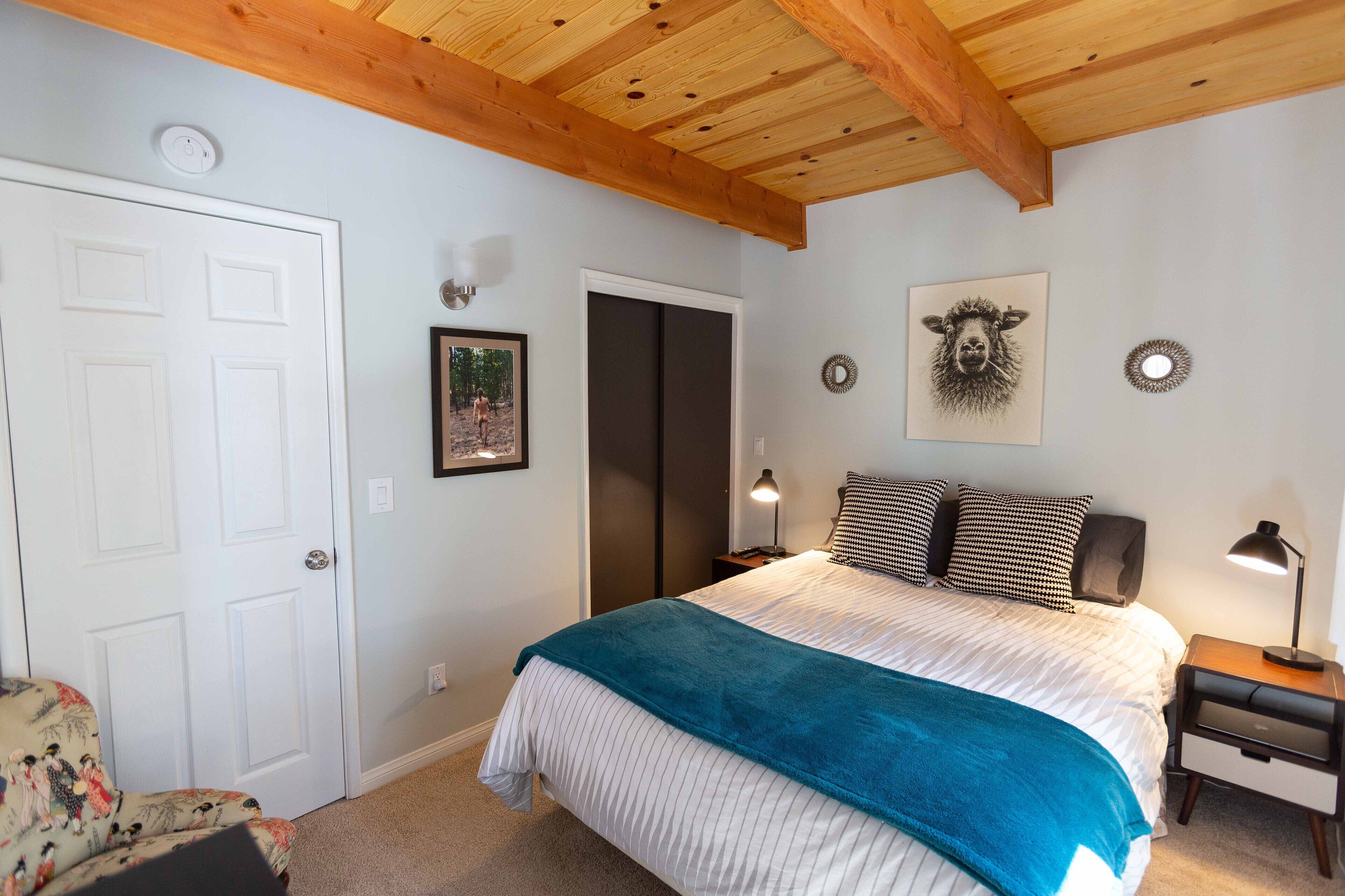 2 slaapkamers, een strijkplank/strijkijzer, gratis wifi, beddengoed