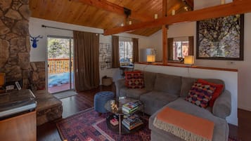 Smart TV, chimenea y reproductor de DVD