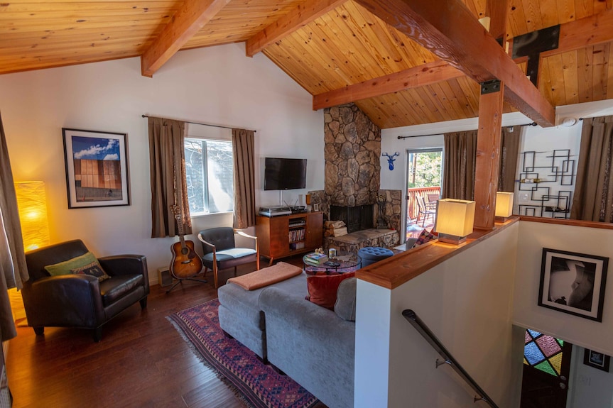 Cozy Mountain Getaway In Arrowbear Lake, Minutes From Ski Resorts. Pet-friendly! - Running Springs, CA