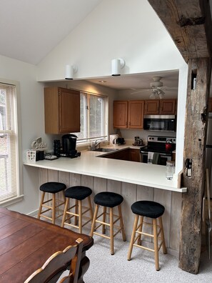 Fridge, microwave, oven, stovetop - Weekend Getaway! (Wilmington)