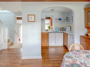 Dishwasher, high chair, cookware/dishes/utensils - Sleeping three guests, this beautiful holiday home is ideal for a small family. (Bettiscombe, near Lyme Regis)