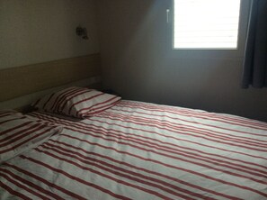 2 bedrooms, iron/ironing board - Mobilhome en Ardèche vue Imprenable sur les Montagnes, Animaux Acceptés (Les Vans)