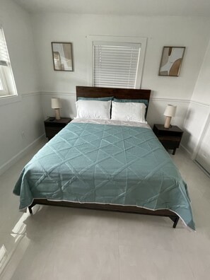 2 makuuhuonetta, työpöytä, silitysrauta/-lauta, ilmainen Wi-Fi