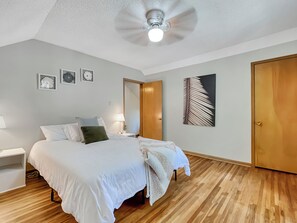 Een strijkplank/strijkijzer, gratis wifi, beddengoed