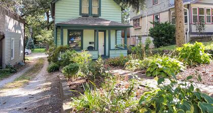 2 Story House 2 blocks from Ingersoll<br>*Fenced in Patio <br>* Formal dining room<br>*Hardwood flooring<br>*Newly remodeled Kitchen <br>*Google Fiber Internet