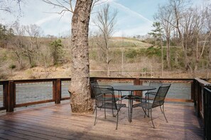 Outdoor dining - SIX Riverfront Properties on the Tuck! (Sylva)