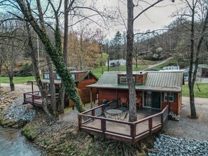 Outdoor dining - SIX Riverfront Properties on the Tuck! (Sylva)