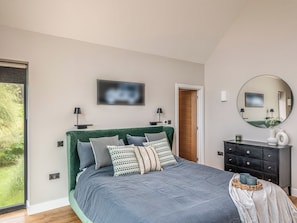 5 bedrooms, free WiFi, bed sheets