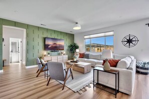 Smart TV, stereo, offices - Near festival grounds, golf and more! (Coachella)