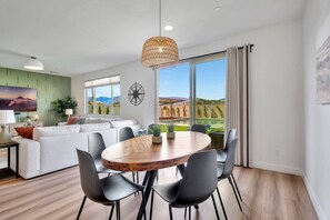 Dining - Near festival grounds, golf and more! (Coachella)