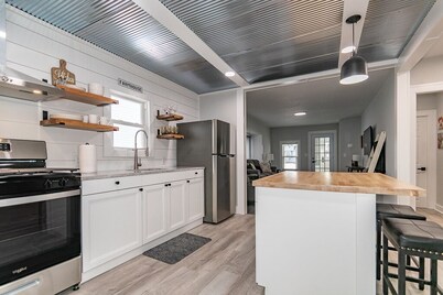 Charming 2 bedroom, 2 bathroom home. 