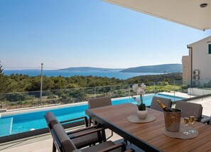 屋外ダイニングエリア