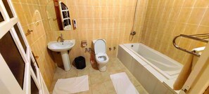 Standard Double Room | Bathroom | Hydromassage showerhead, designer toiletries, hair dryer, bidet - Sekhmet Retreat Centre (Luxor)