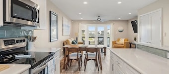 Waterfront Getaway with private boat slip on desirable Key Allegro, Rockport Tx