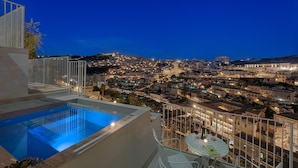 A rooftop pool with a city view at night. - Itria Modica (Modica)