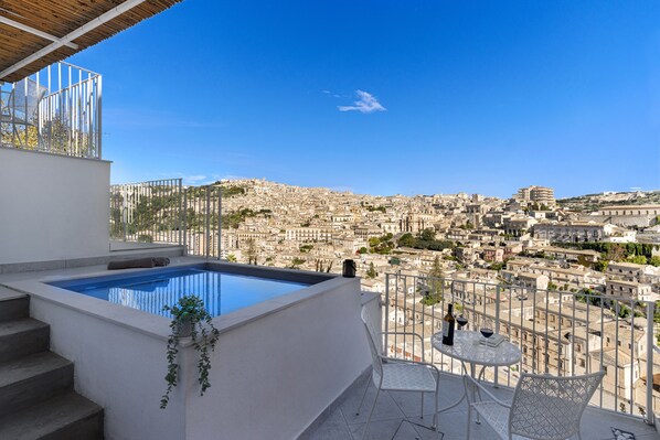 مغطس خاص في السبا