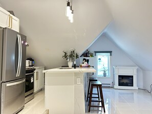 Microondas, horno, placa de cocina, lavavajillas