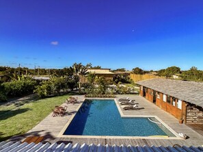 10 outdoor pools