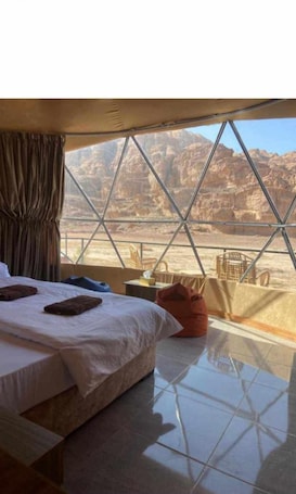 10 habitaciones, caja de seguridad en la habitación y cortinas blackout