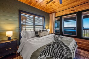 3 bedrooms, desk, iron/ironing board, travel crib - Million-Dollar Views✨ Hot Tub•Game Room•Near Dolly (Sevierville)