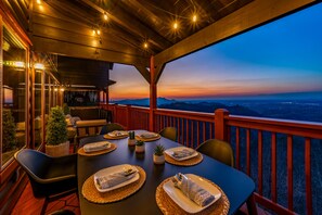 Outdoor dining - Million-Dollar Views✨ Hot Tub•Game Room•Near Dolly (Sevierville)