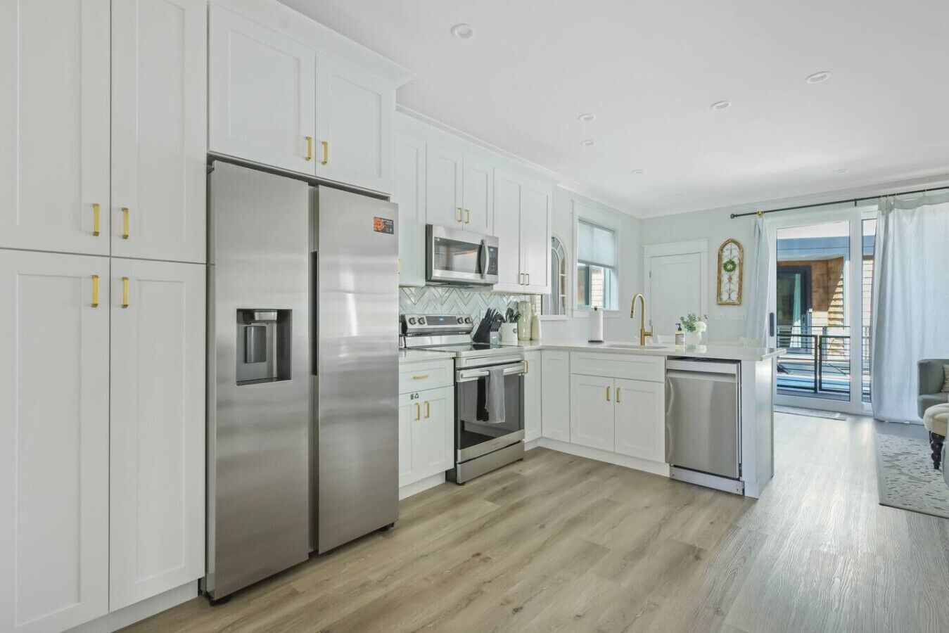 雪櫃、微波爐、焗爐、爐具