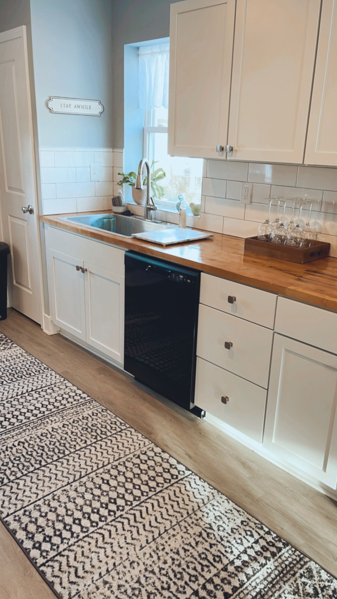 Microondas, horno, placa de cocina y lavavajillas