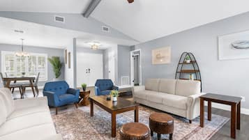 Smart TV, fireplace, computer monitors