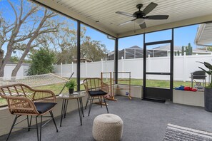 Terrace/patio - Leafy Lodge, Near Springs, Beach, Hot Tub, Fenced (Spring Hill)