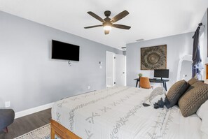2 bedrooms, desk, WiFi, bed sheets