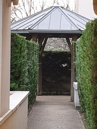 Studio 'Proche Rer E' avec balcon