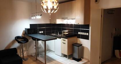 Studio 'Proche Rer E' avec balcon