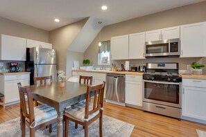 雪櫃、微波爐、焗爐、爐具