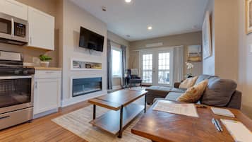 Smart TV, fireplace