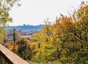 A cityscape with autumn foliage, buildings, and a distant hill. - King Bed - 2 BR Apt with City Views. Pet friendly. Free parking! (Pittsburgh)