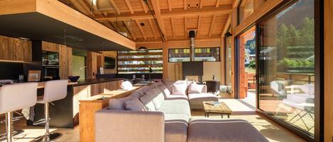 Télévision, cheminée, jeux vidéo, table de tennis de table