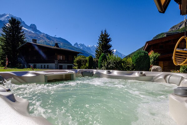 Bain à remous extérieur