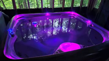 Indoor spa tub