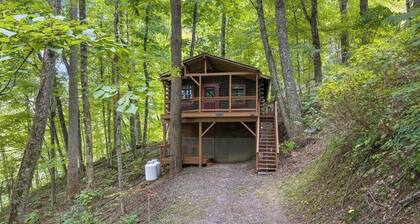 Romantic Fall Foliage Couples Escape | Hot Tub, EV Charger, 600 Mbps