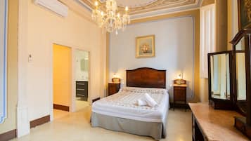 5 bedrooms, iron/ironing board, free WiFi, bed sheets