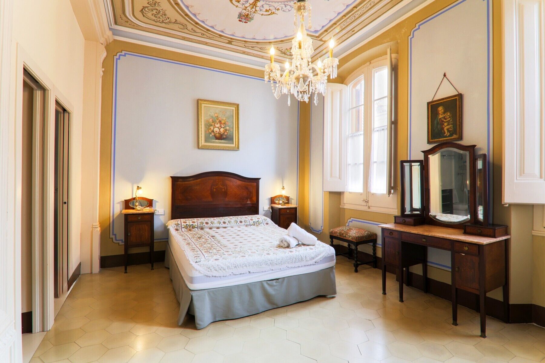 5 bedrooms, iron/ironing board, free WiFi, bed sheets