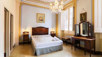 5 bedrooms, iron/ironing board, free WiFi, bed sheets