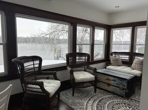 Interior - Cozy Family-Friendly Riverfront Home. Perfect Setting for All Celebrations! (Camanche)