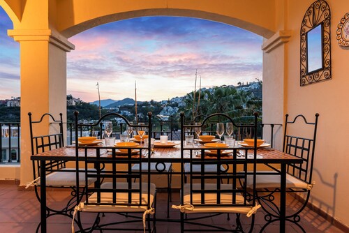 La Quinta Hills  Penthouse  with Rooftop Terrace